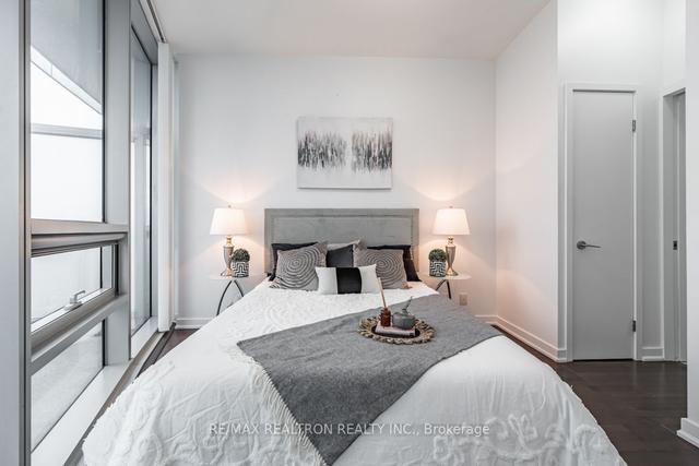 3002 - 12 York St, Condo with 2 bedrooms, 2 bathrooms and 1 parking in Toronto ON | Image 10
