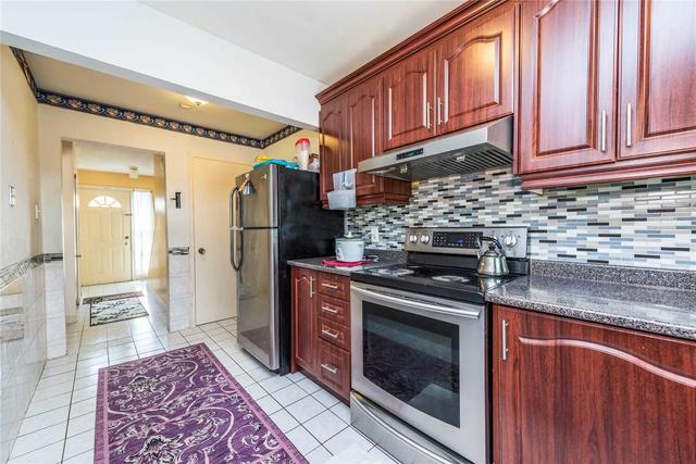 241 Fleetwood Cres, Townhouse with 3 bedrooms, 3 bathrooms and 2 parking in Brampton ON | Image 11