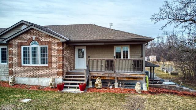 2924 Frontenac Road, Home with 2 bedrooms, 3 bathrooms and null parking in South Frontenac ON | Image 3