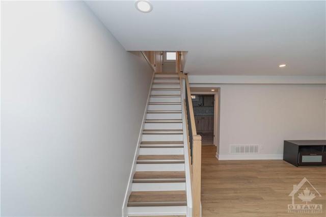 1284 Collins Avenue, House detached with 3 bedrooms, 4 bathrooms and 5 parking in Ottawa ON | Image 26