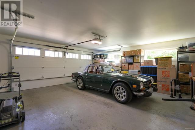 Oversized garage for your toys (TR 6 for sale!) | Image 48