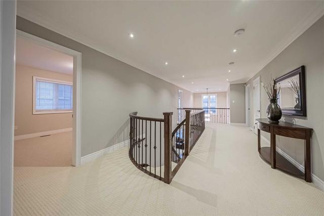 16 Little Natalie Crt, House detached with 5 bedrooms, 5 bathrooms and 7 parking in Vaughan ON | Image 2