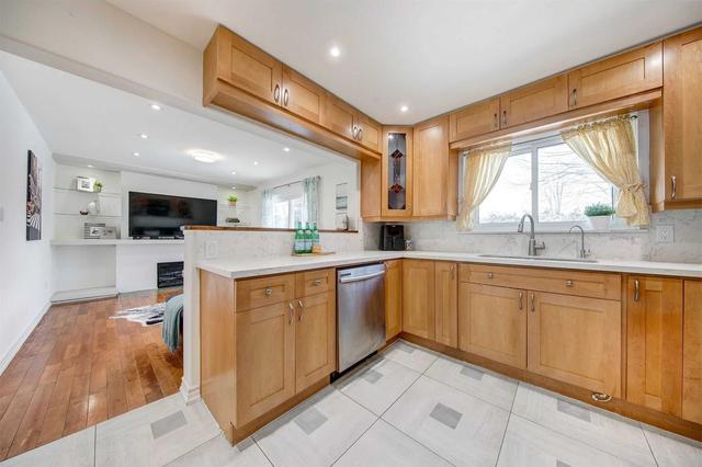 34 Merrylynn Dr, House detached with 4 bedrooms, 4 bathrooms and 3 parking in Richmond Hill ON | Image 9