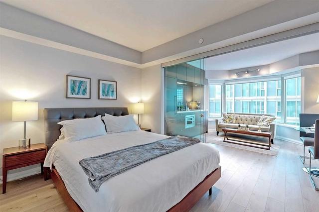 2410 - 155 Yorkville Ave, Condo with 1 bedrooms, 1 bathrooms and 0 parking in Toronto ON | Image 2