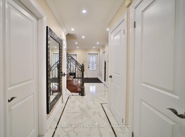 41 Kirknewton Rd, House detached with 5 bedrooms, 6 bathrooms and 5 parking in Toronto ON | Image 3