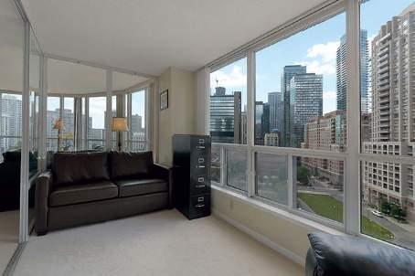 1013 - 24 Wellesley St W, Condo with 2 bedrooms, 2 bathrooms and 1 parking in Toronto ON | Image 4
