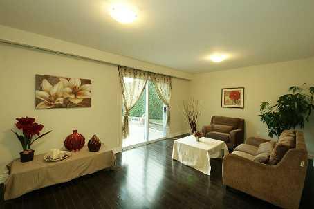 15 Mandel Cres, House detached with 4 bedrooms, 3 bathrooms and 2 parking in Toronto ON | Image 3