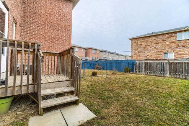 85 Crystal Glen Cres, House attached with 3 bedrooms, 3 bathrooms and 3 parking in Brampton ON | Image 18