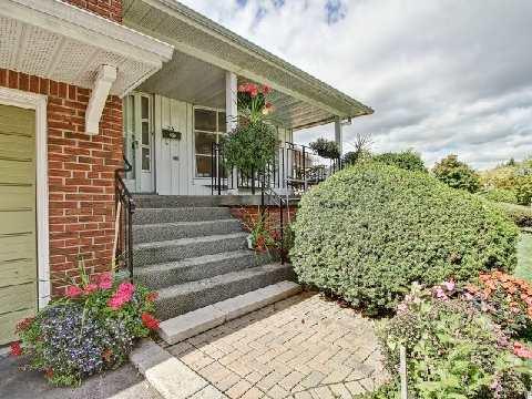 36 Dunmurray Blvd, House detached with 3 bedrooms, 3 bathrooms and 4 parking in Toronto ON | Image 2