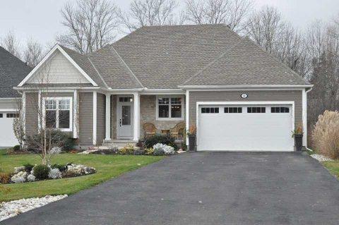 11 Driftwood Tr, House detached with 2 bedrooms, 3 bathrooms and 2 parking in Fort Erie ON | Image 1