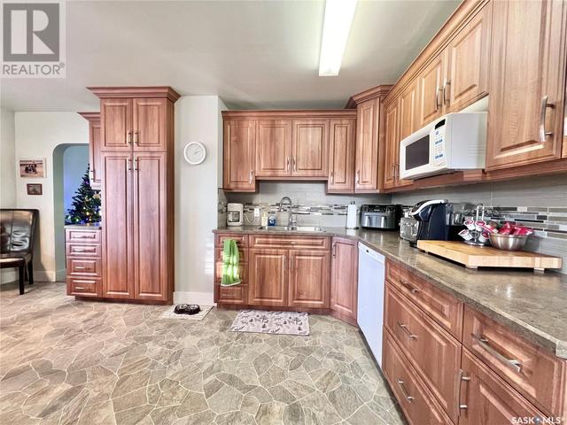 201 Main Street, House detached with 3 bedrooms, 1 bathrooms and null parking in Macrorie SK | Image 2