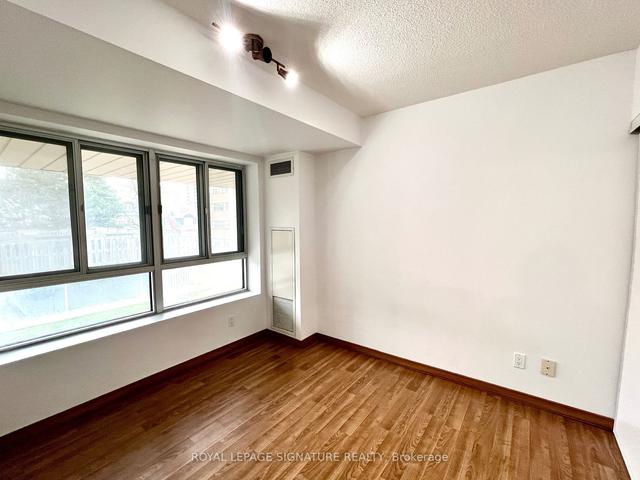201 - 15 Maplewood Ave, Condo with 1 bedrooms, 1 bathrooms and 0 parking in Toronto ON | Image 6
