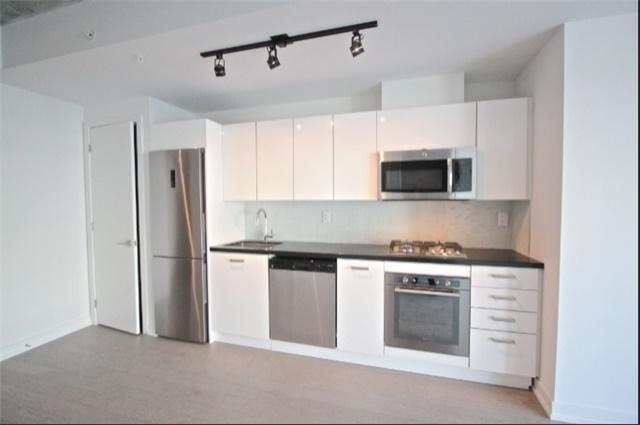 809 - 39 Brant St, Condo with 1 bedrooms, 1 bathrooms and null parking in Toronto ON | Image 2