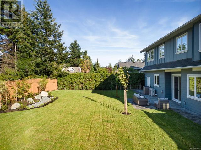2576 Arbutus Rd, House detached with 6 bedrooms, 4 bathrooms and 4 parking in Saanich BC | Image 47