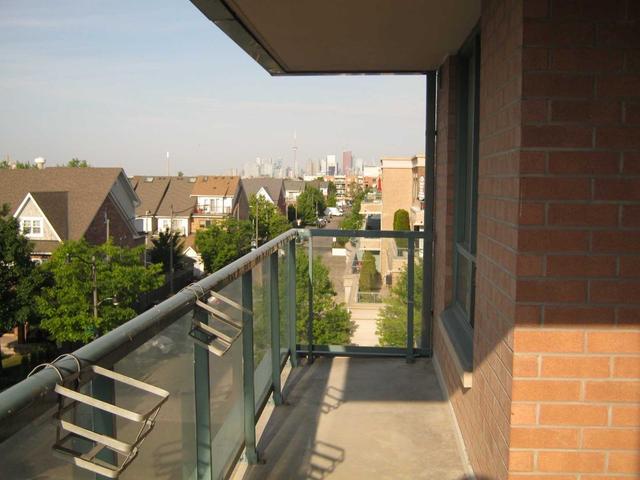 403 - 1863 Queen St E, Condo with 2 bedrooms, 2 bathrooms and 1 parking in Toronto ON | Image 3