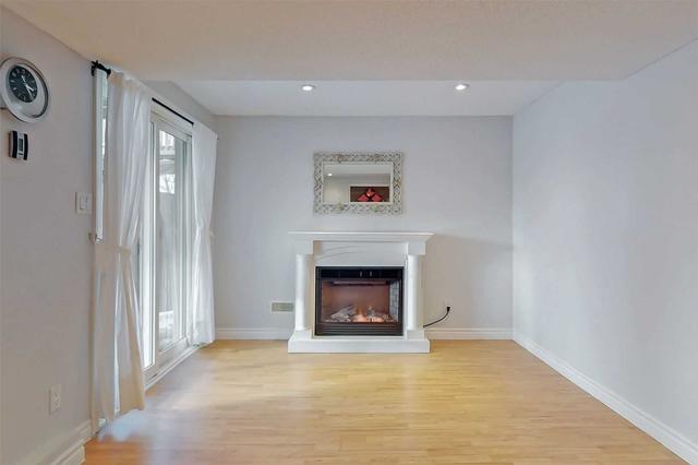 unit#50 - 8 Townwood Dr, House attached with 3 bedrooms, 4 bathrooms and 2 parking in Richmond Hill ON | Image 18