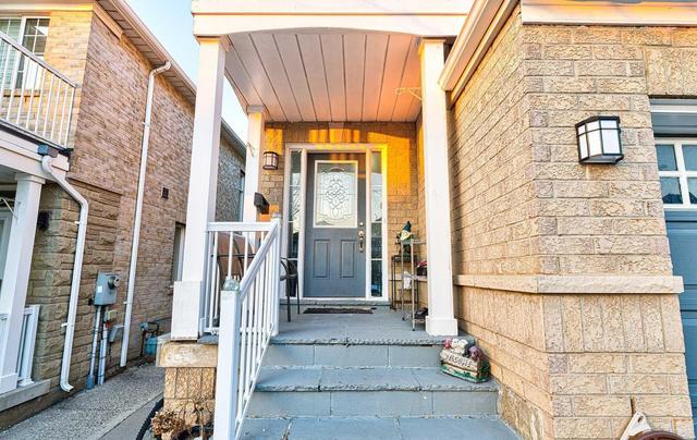 45 Albright Rd, House detached with 3 bedrooms, 4 bathrooms and 4 parking in Brampton ON | Image 2