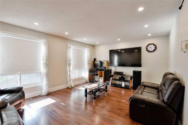 35 Carleton Pl, Townhouse with 3 bedrooms, 2 bathrooms and 2 parking in Brampton ON | Image 38