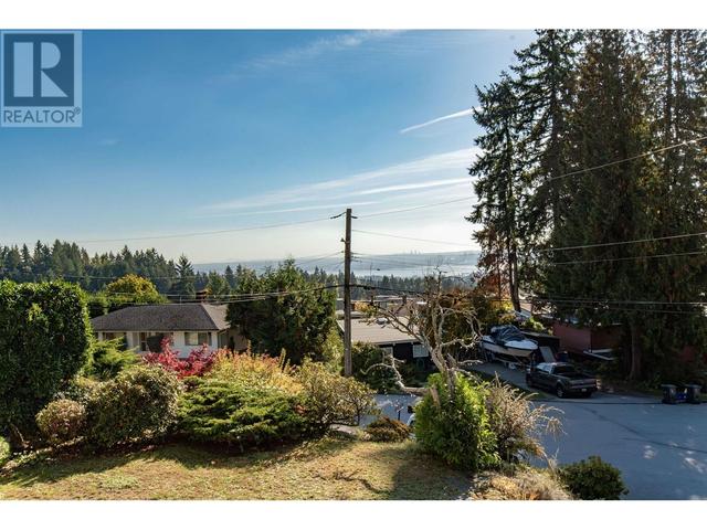 472 Crestwood Avenue, House detached with 5 bedrooms, 3 bathrooms and 4 parking in North Vancouver BC | Image 28