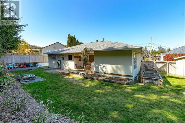 827 Cameron Way, House detached with 3 bedrooms, 2 bathrooms and 2 parking in Ladysmith BC | Image 31