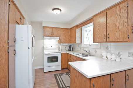86 Tecumseh Ave, House detached with 2 bedrooms, 2 bathrooms and 4 parking in Oshawa ON | Image 4