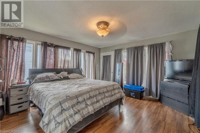 486 St. Paul Avenue, House other with 5 bedrooms, 2 bathrooms and 6 parking in Brantford ON | Image 7