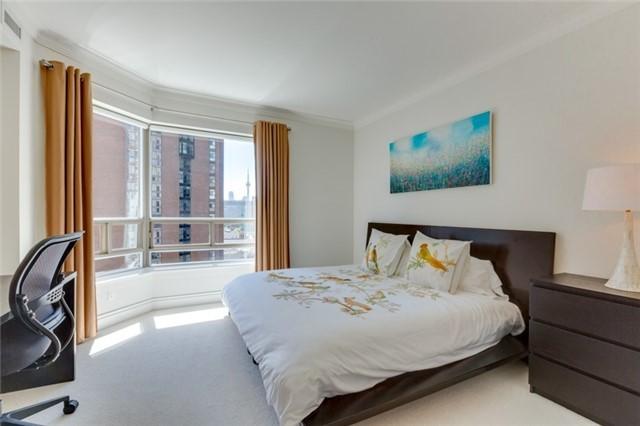 1001 - 1132 Bay St, Condo with 3 bedrooms, 3 bathrooms and 1 parking in Toronto ON | Image 15