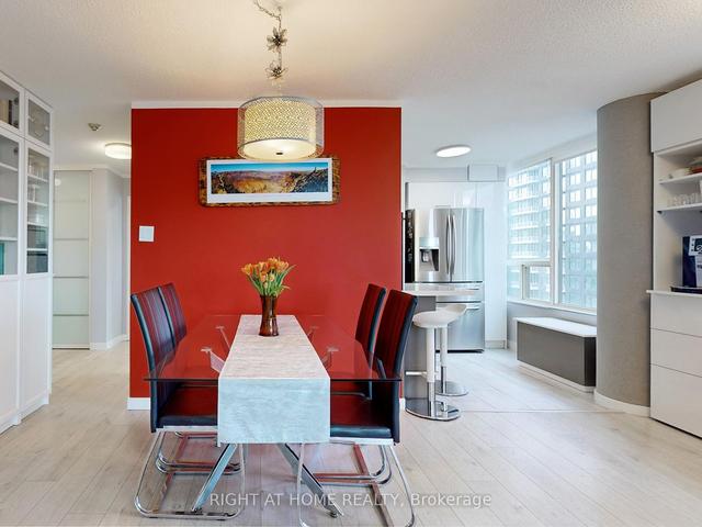 2208 - 330 Rathburn Rd W, Condo with 2 bedrooms, 2 bathrooms and 2 parking in Mississauga ON | Image 11
