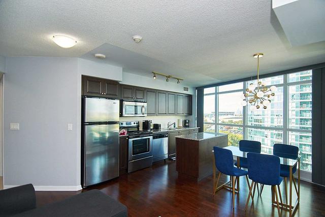 1210 - 215 Fort York Blvd, Condo with 2 bedrooms, 2 bathrooms and 1 parking in Toronto ON | Image 2