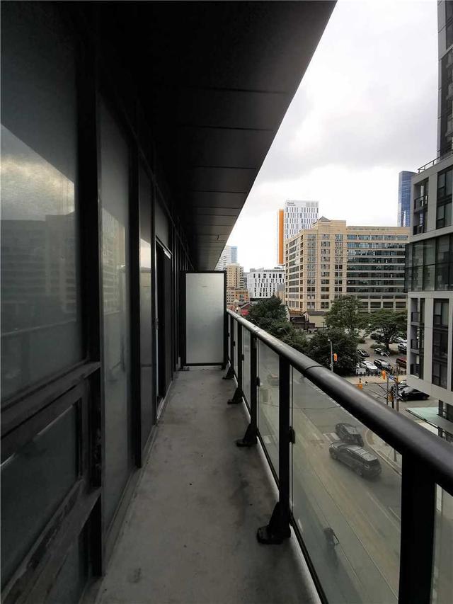 502 - 181 Dundas St E, Condo with 1 bedrooms, 1 bathrooms and 0 parking in Toronto ON | Image 2