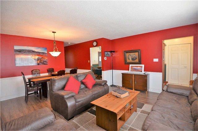 62 Rutherford Rd N, House detached with 3 bedrooms, 2 bathrooms and 2 parking in Brampton ON | Image 6