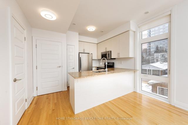 10 - 11 Eldora Ave, Townhouse with 2 bedrooms, 2 bathrooms and 1 parking in Toronto ON | Image 29