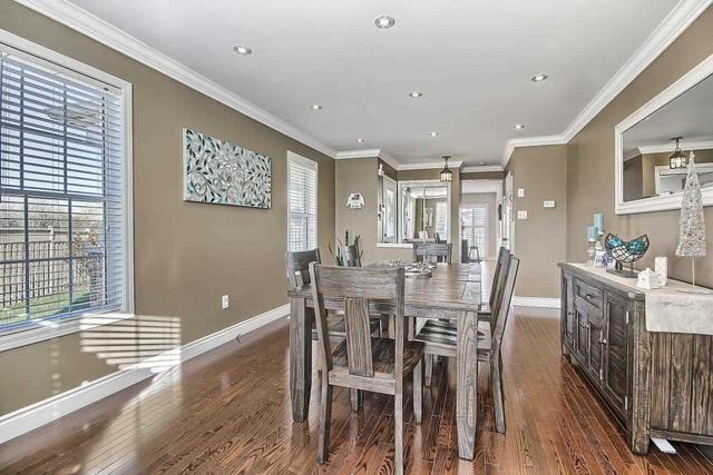 876 Mckay Cres, House attached with 3 bedrooms, 3 bathrooms and 2 parking in Milton ON | Image 6