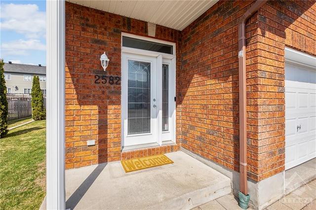 2582 Raymond Street, Home with 3 bedrooms, 2 bathrooms and 3 parking in Clarence Rockland ON | Image 2