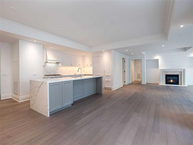 202 - 4 The Kingsway, Condo with 2 bedrooms, 2 bathrooms and 2 parking in Toronto ON | Image 8