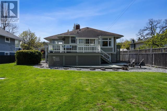 2118 Pentland Rd, House detached with 3 bedrooms, 1 bathrooms and 2 parking in Oak Bay BC | Image 50