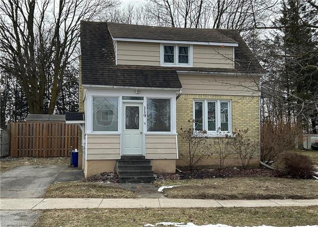 119 7th Street, House detached with 2 bedrooms, 1 bathrooms and 2 parking in Hanover ON | Image 1