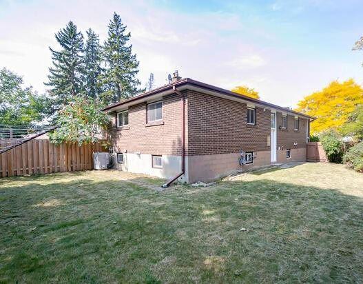1316 Erinmore Dr, House semidetached with 3 bedrooms, 3 bathrooms and 4 parking in Mississauga ON | Image 32