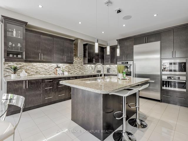 110 Chatfield Dr, House detached with 4 bedrooms, 5 bathrooms and 4 parking in Vaughan ON | Image 6