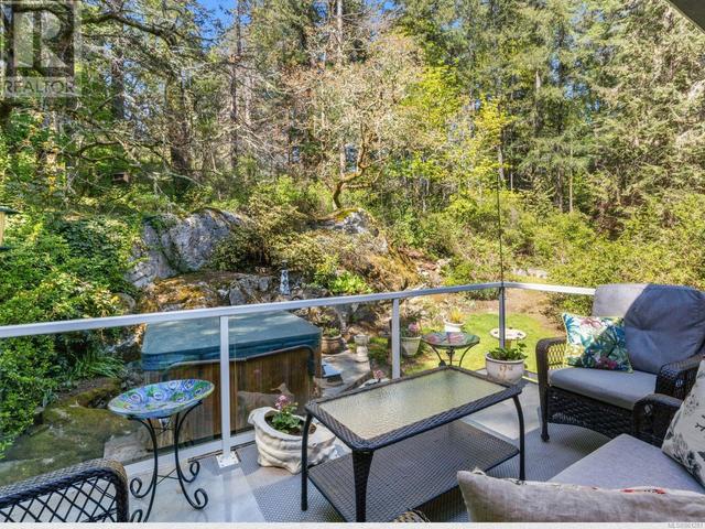 960 Carolwood Dr, House detached with 3 bedrooms, 2 bathrooms and 6 parking in Saanich BC | Image 32