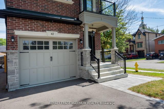42 Fairfield Ave, House detached with 4 bedrooms, 4 bathrooms and 4 parking in Toronto ON | Image 12