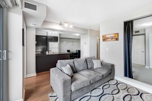 428 - 120 Dallimore Circ, Condo with 2 bedrooms, 1 bathrooms and 1 parking in Toronto ON | Image 2