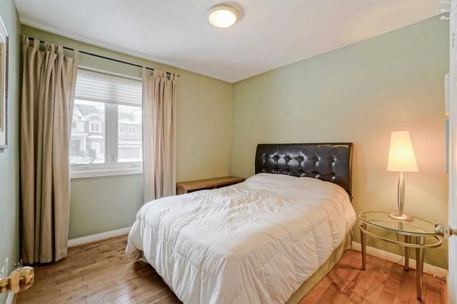 47 Southwell Dr, House detached with 2 bedrooms, 3 bathrooms and 5 parking in Toronto ON | Image 7
