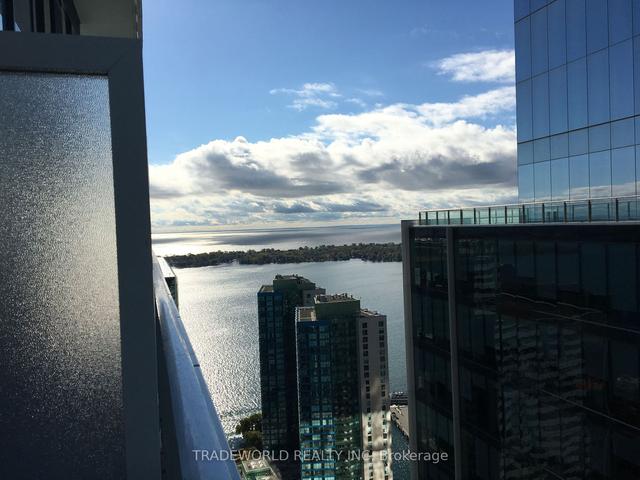4711 - 100 Harbour St, Condo with 0 bedrooms, 1 bathrooms and 0 parking in Toronto ON | Image 5