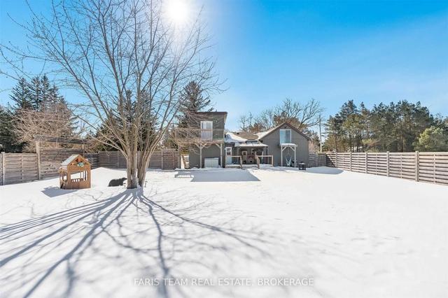 2512 Sunnidale Rd, House detached with 2 bedrooms, 1 bathrooms and 3 parking in Springwater ON | Image 18
