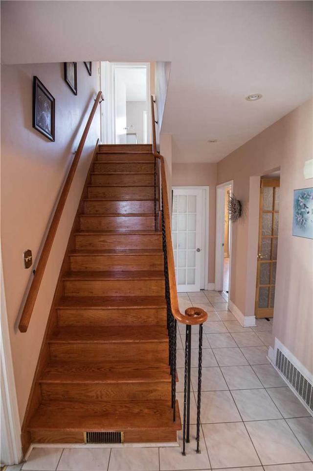 upper - 2809 Victoria Park Ave, House detached with 3 bedrooms, 2 bathrooms and 4 parking in Toronto ON | Image 5