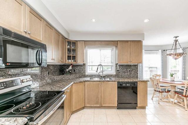 202 Cumming Dr, House detached with 3 bedrooms, 4 bathrooms and 5 parking in Barrie ON | Image 2