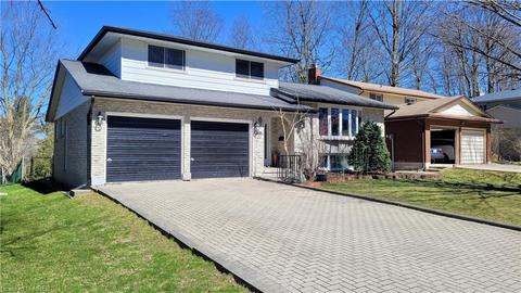568 Canewood Crescent, House detached with 3 bedrooms, 3 bathrooms and 6 parking in Waterloo ON | Card Image