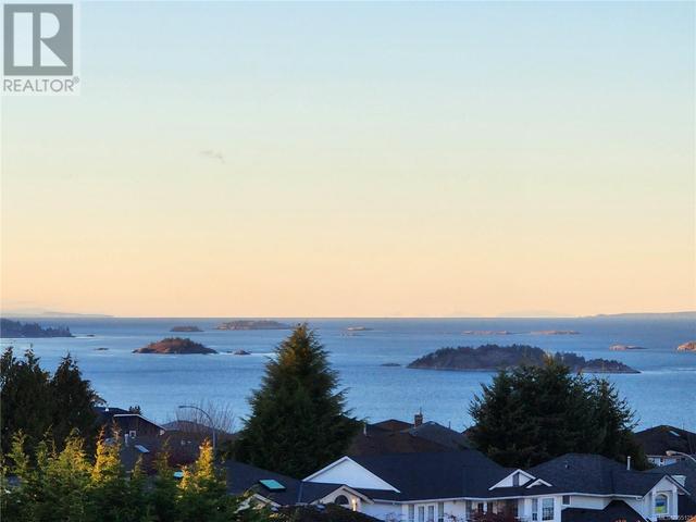 204b - 6231 Blueback Rd, Condo with 2 bedrooms, 1 bathrooms and 2 parking in Nanaimo BC | Image 4