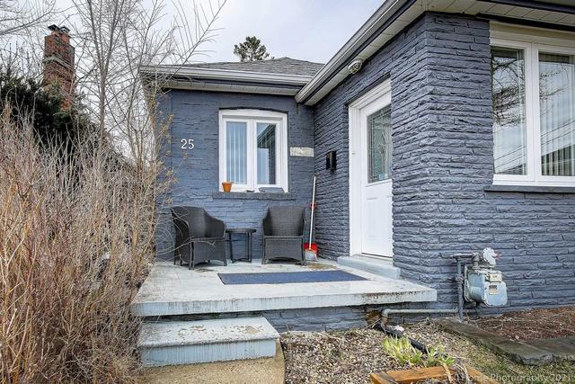 25 Kenora Cres, House detached with 2 bedrooms, 2 bathrooms and 1 parking in Toronto ON | Image 1